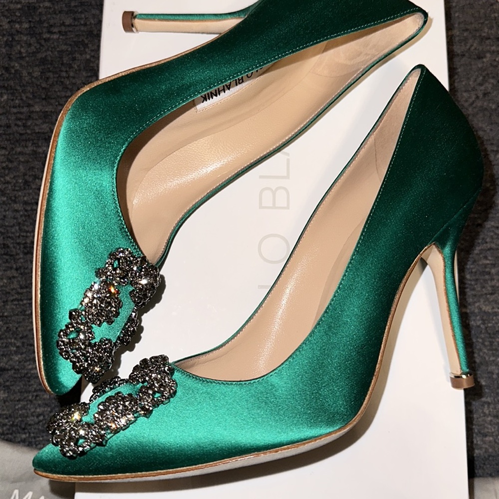 Manolo Blahnik Hangisi 105 Embellished Satin Pumps size 37
